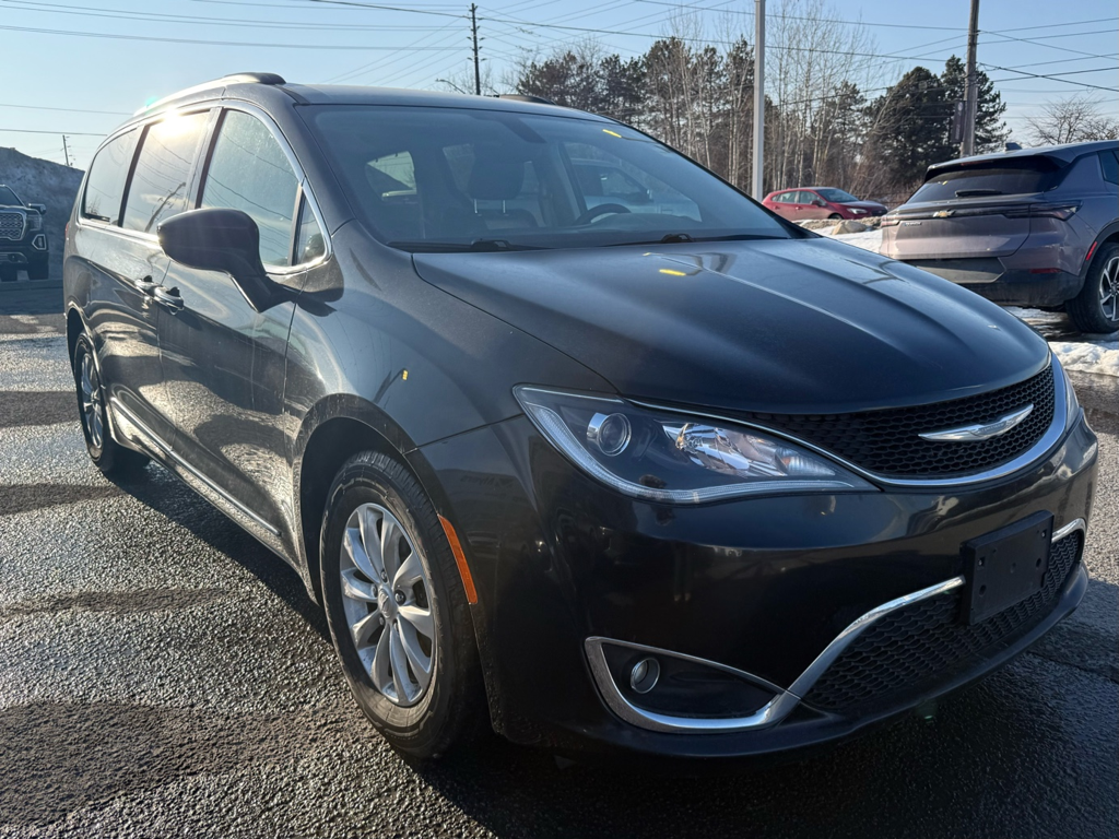 2017 Chrysler Pacifica - Gallery image 3