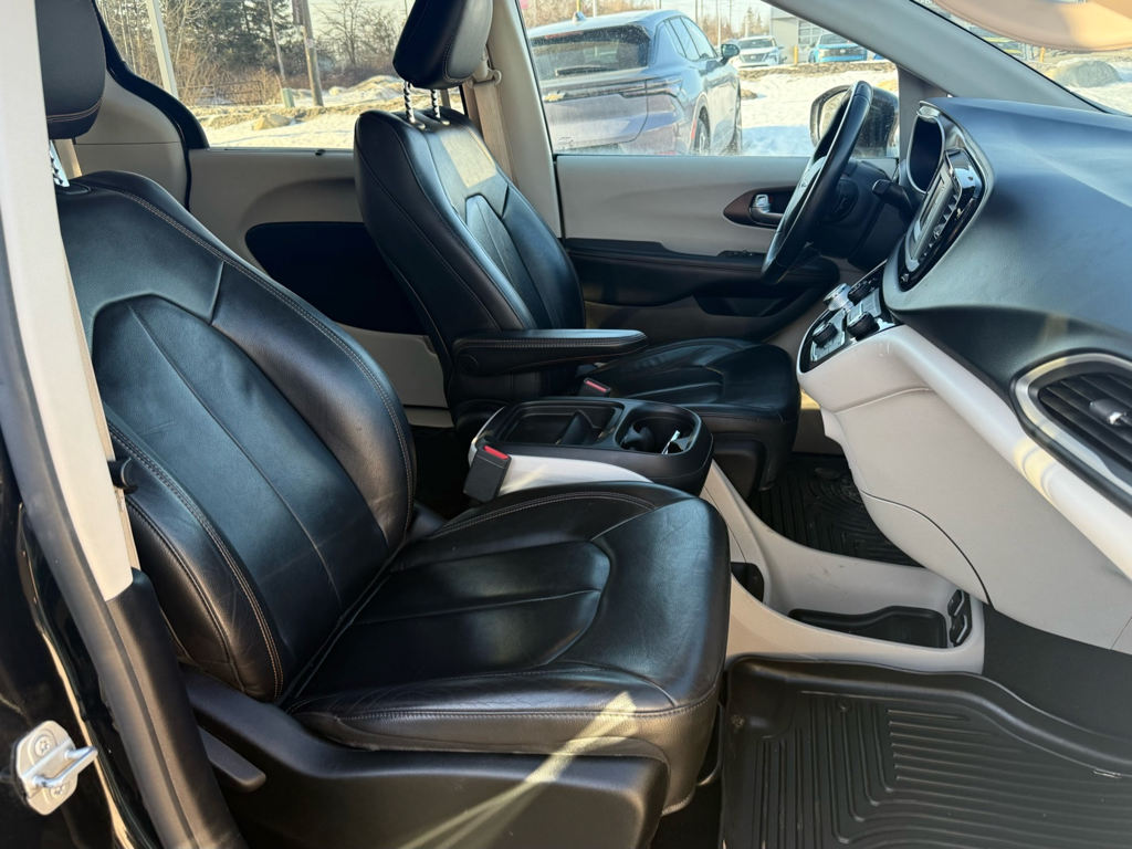 2017 Chrysler Pacifica - Gallery image 24
