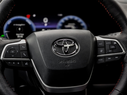 used 2025 Toyota Sienna car, priced at $65,495