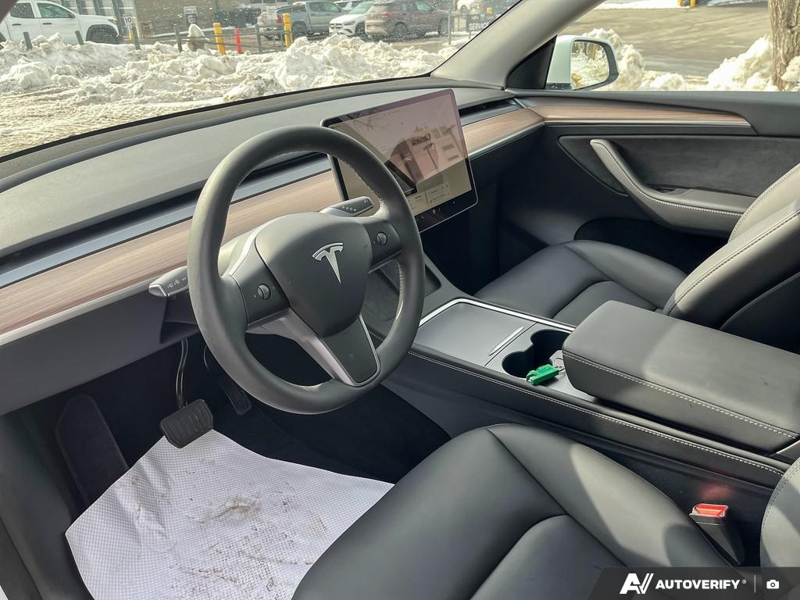 2025 Tesla Model Y - Gallery image 9