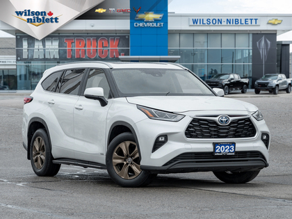 used 2023 Toyota Highlander car, priced at $46,995