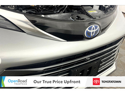 used 2025 Toyota Sienna car, priced at $63,998