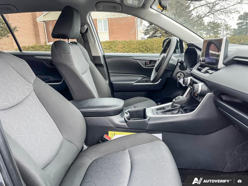 2025 Toyota RAV4 - Gallery image 15