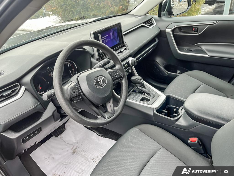 2025 Toyota RAV4 - Gallery image 9