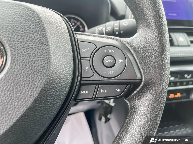 2025 Toyota RAV4 - Gallery image 12