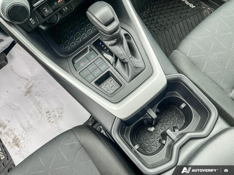 2025 Toyota RAV4 - Gallery image 13