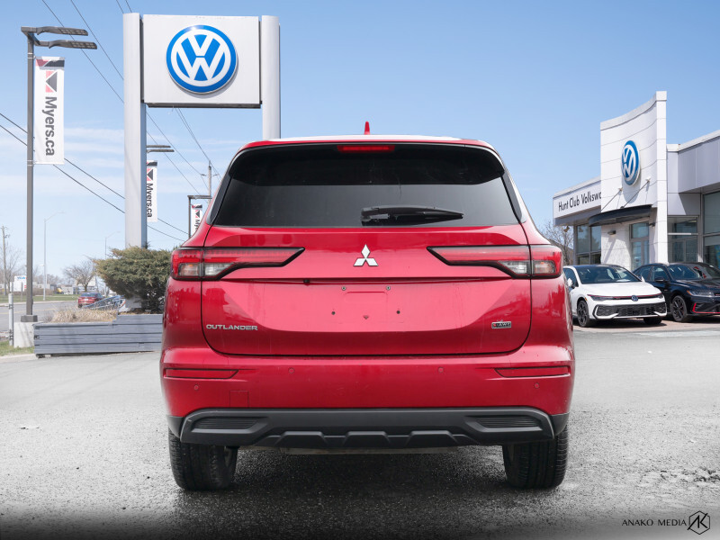 2022 Mitsubishi Outlander - Gallery image 2