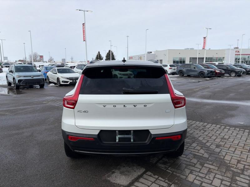 2024 Volvo XC40 - Gallery image 3