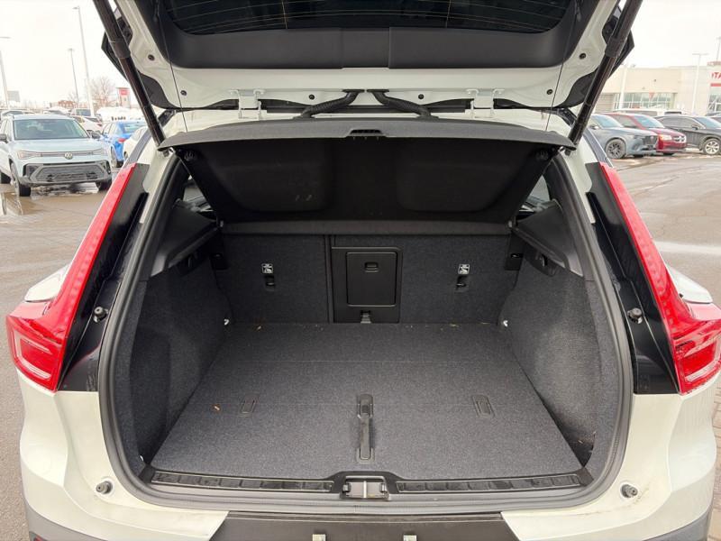 2024 Volvo XC40 - Gallery image 4