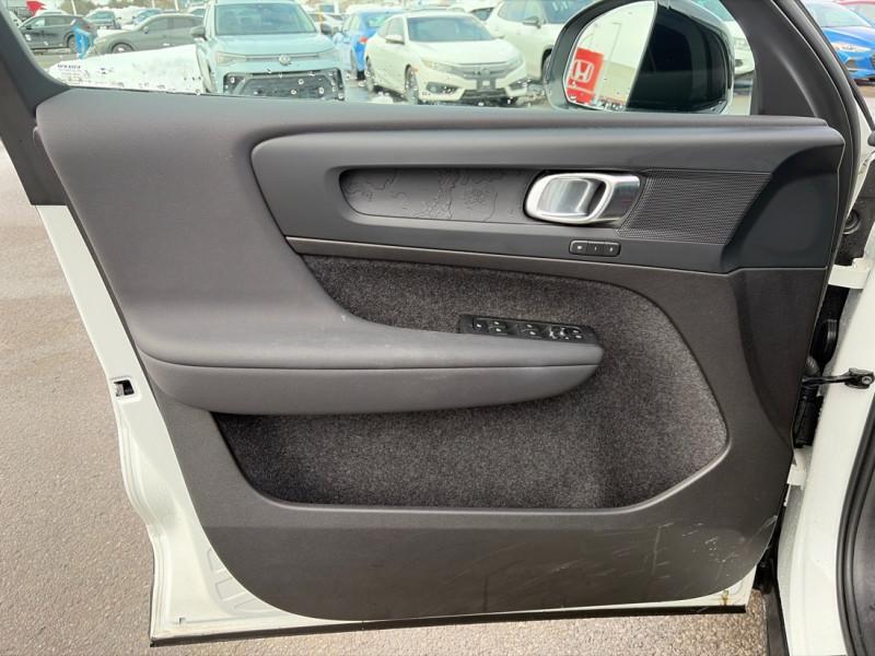 2024 Volvo XC40 - Gallery image 8
