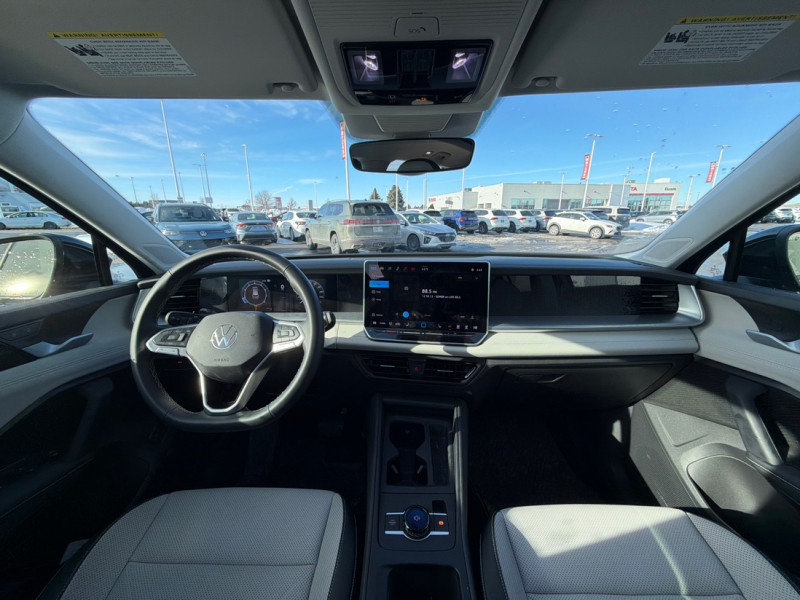 2025 Volkswagen Tiguan - Gallery image 13