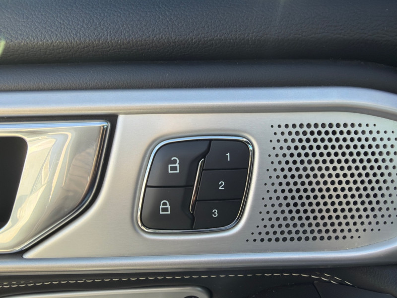 2020 Ford Explorer - Gallery image 11