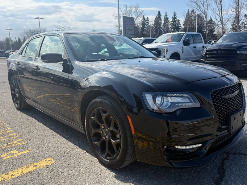 2023 Chrysler 300 - Gallery image 3