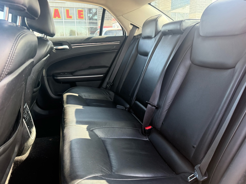 2023 Chrysler 300 - Gallery image 24