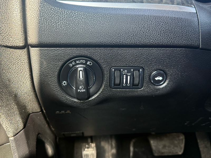 2023 Chrysler 300 - Gallery image 14