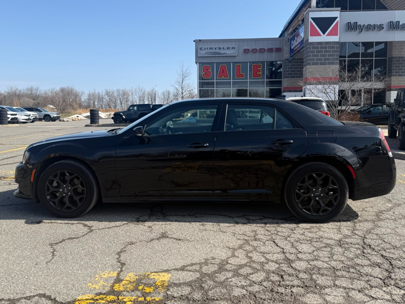 2023 Chrysler 300 - Gallery image 6