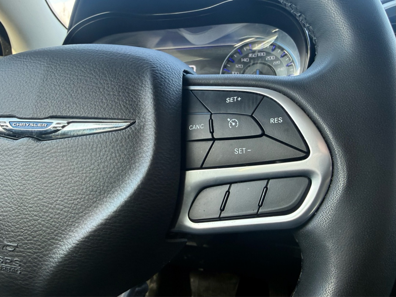 2023 Chrysler 300 - Gallery image 16