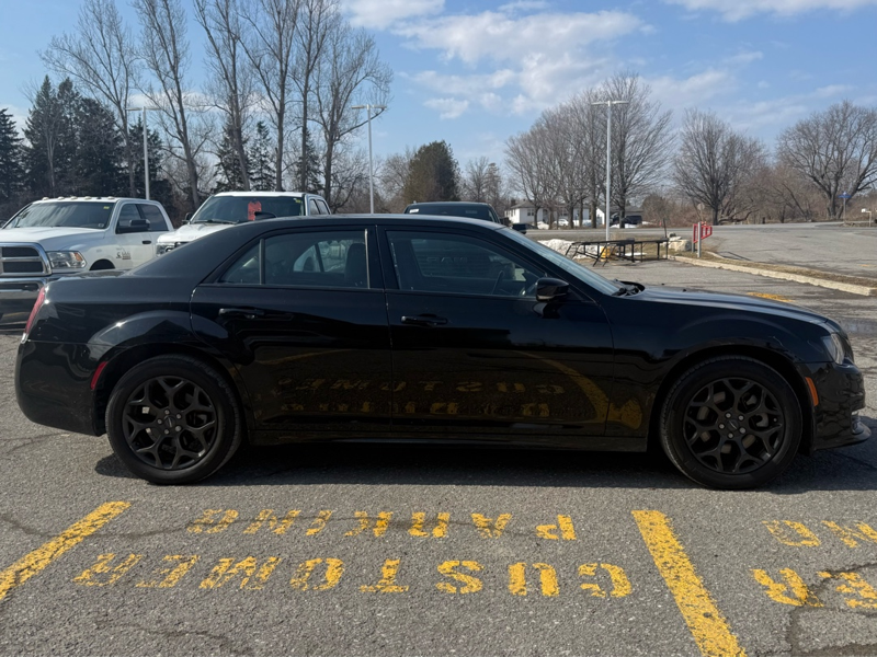 2023 Chrysler 300 - Gallery image 4