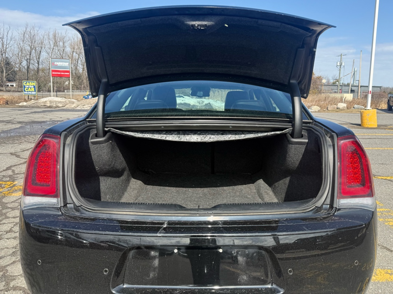 2023 Chrysler 300 - Gallery image 30