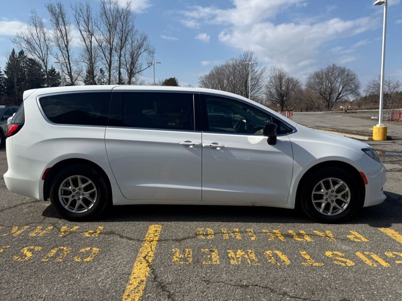 2024 Chrysler Grand Caravan - Gallery image 3