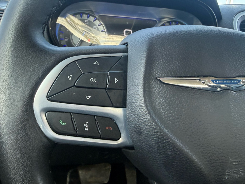 2023 Chrysler 300 - Gallery image 15