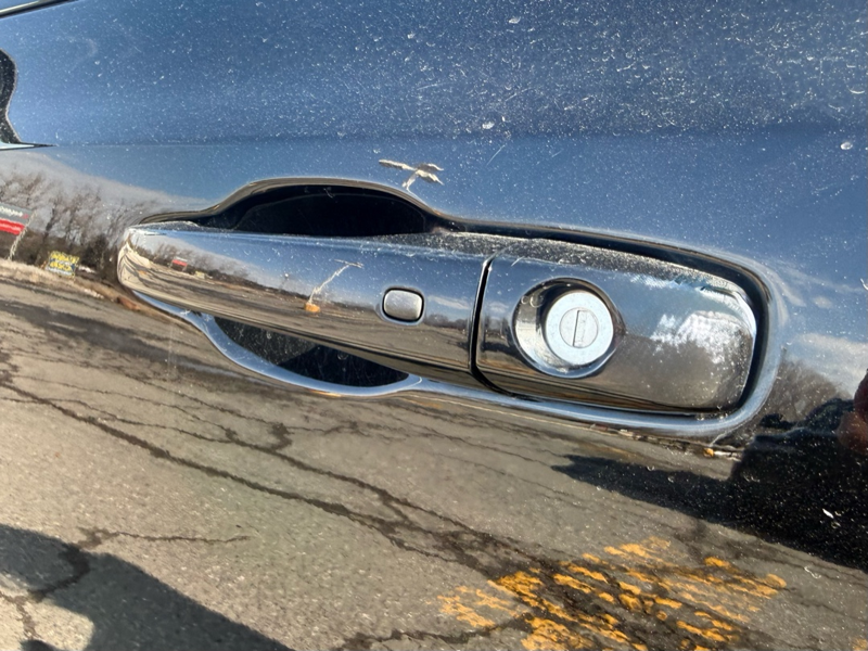 2023 Chrysler 300 - Gallery image 9