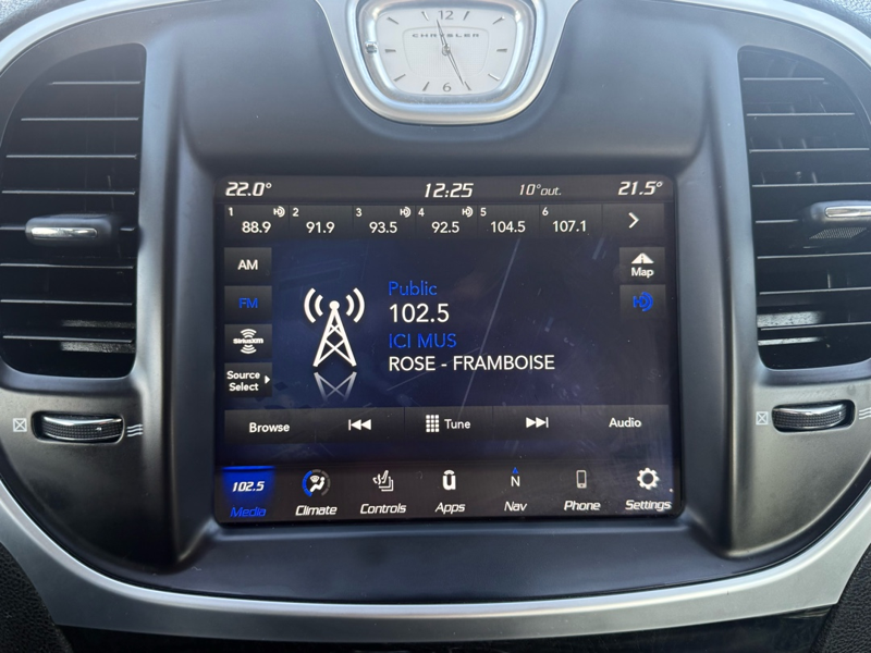 2023 Chrysler 300 - Gallery image 19