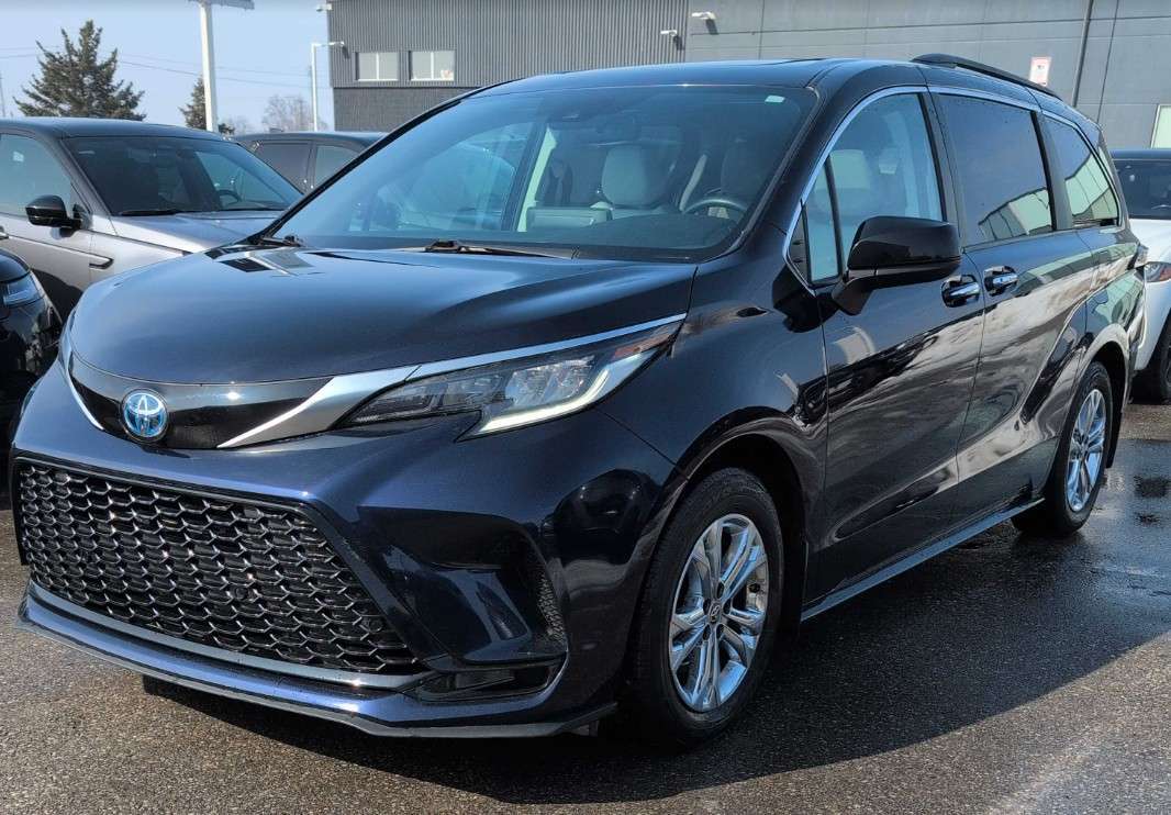 2022 Toyota Sienna XSE 7-Passenger AWD