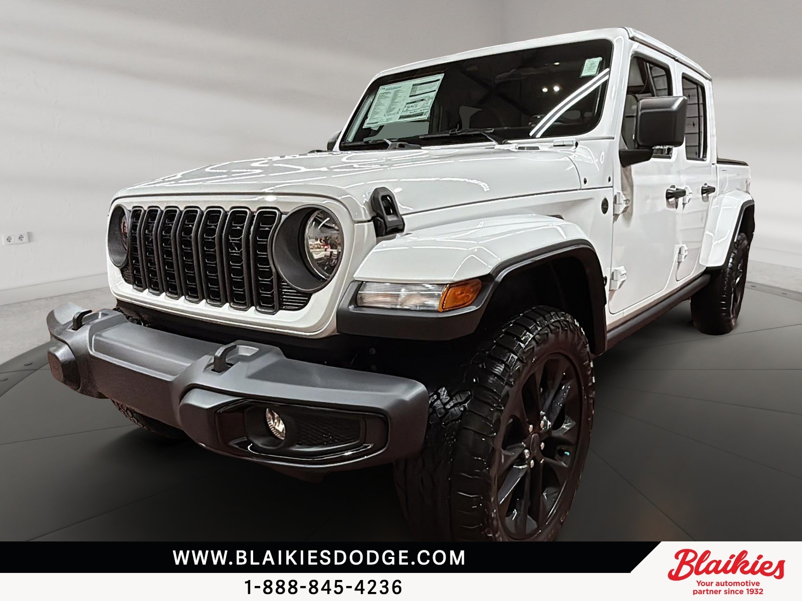 White 2026 Jeep Gladiator NightHawk Crew Cab 4WD Pickup Truck 8-Speed Automatic