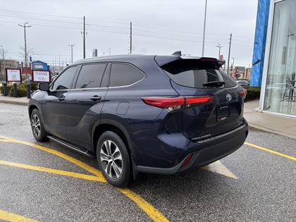 used 2022 Toyota Highlander car, priced at $42,995