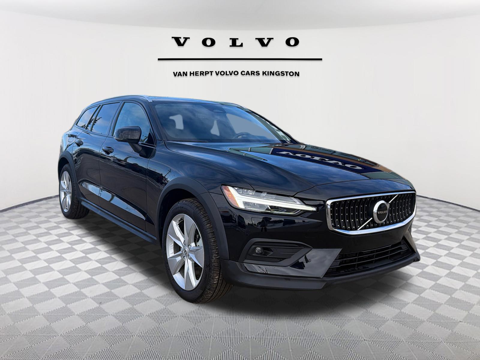 2025 Volvo V60 Cross Country