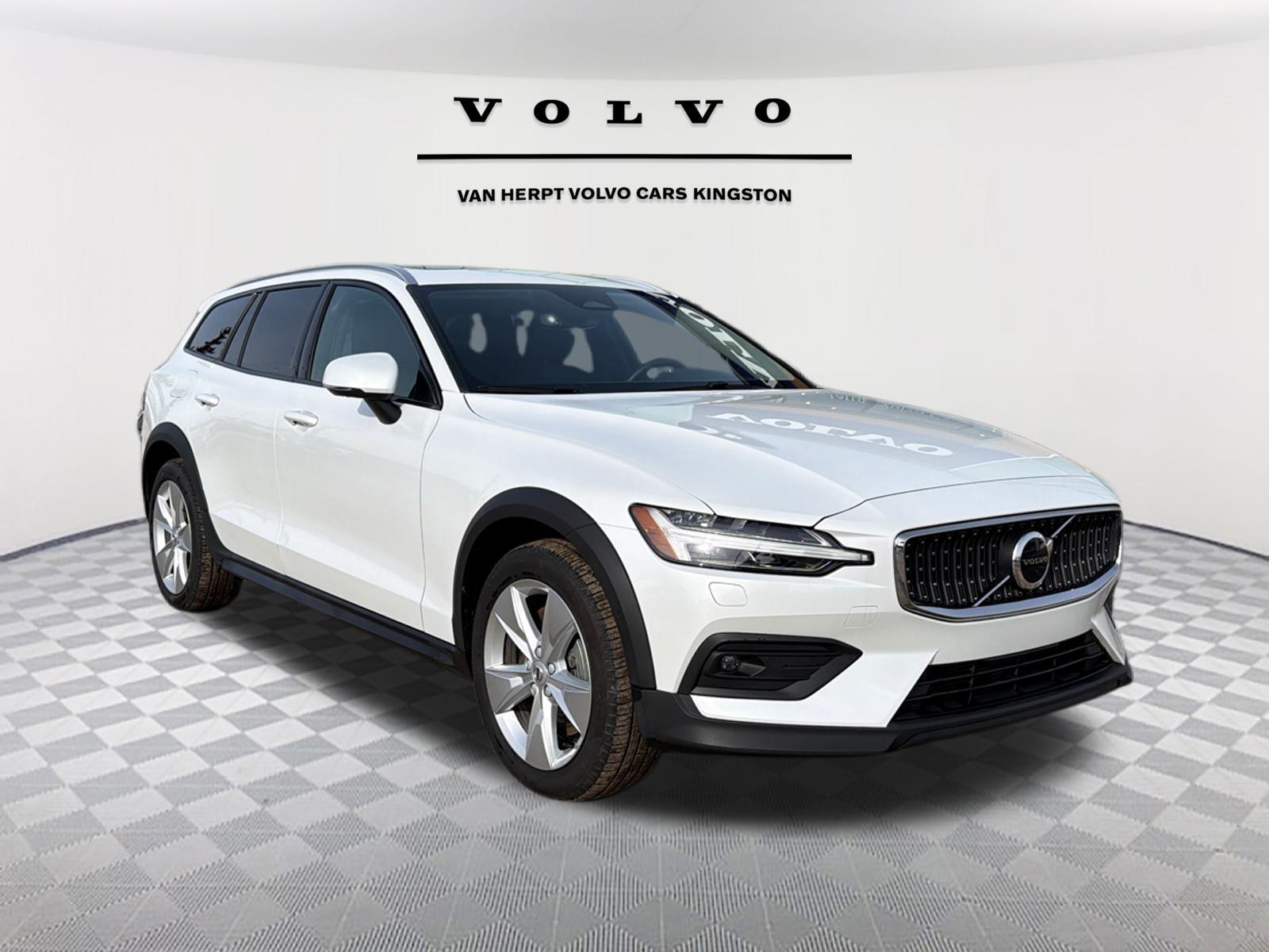 2025 Volvo V60 Cross Country