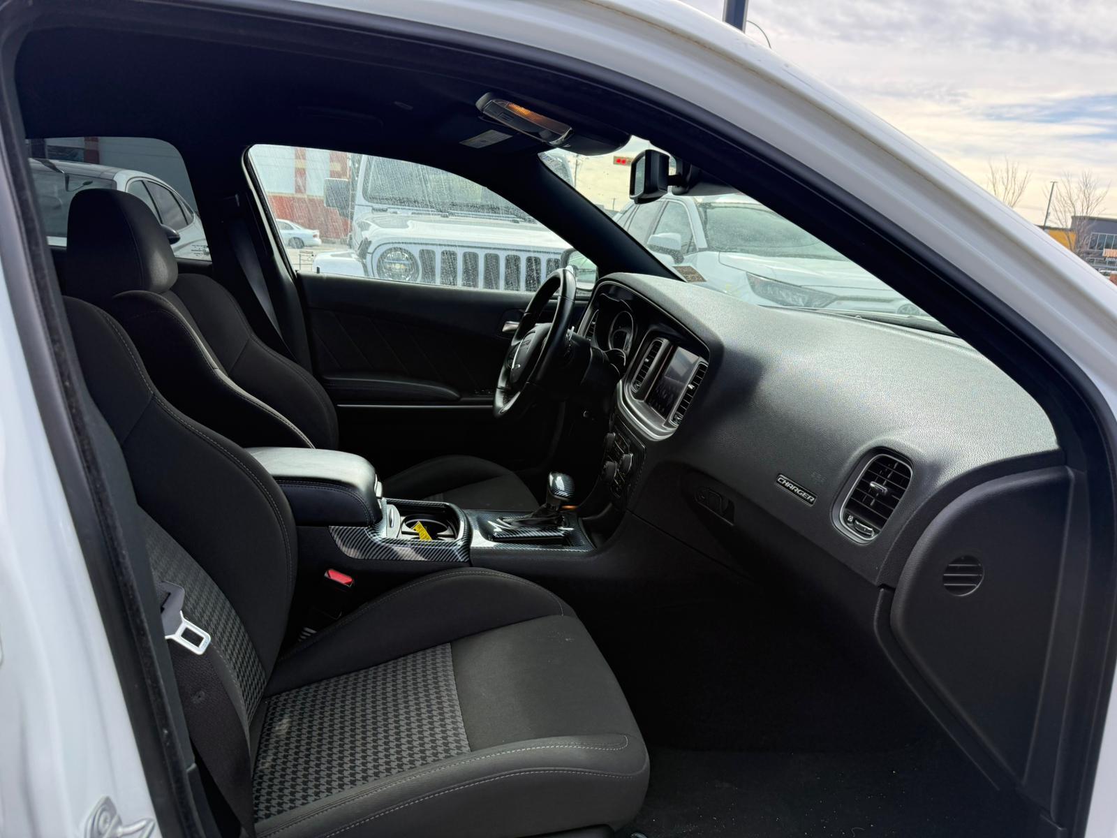 2022 Dodge Charger — view 9