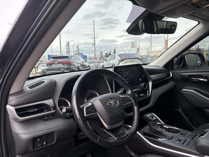 used 2022 Toyota Highlander car, priced at $38,995