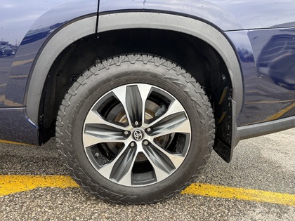 used 2022 Toyota Highlander car, priced at $38,995