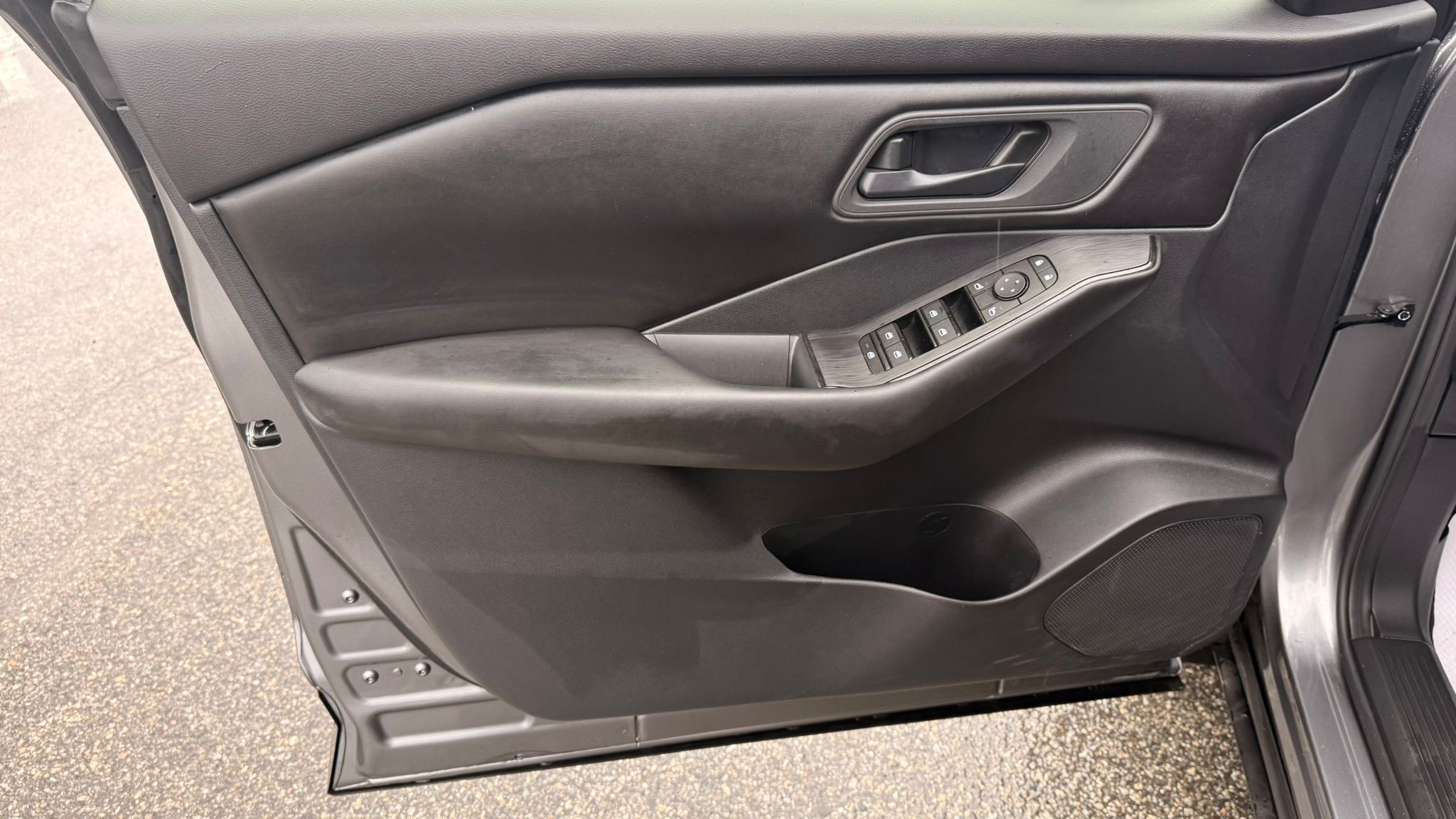 2024 Nissan Rogue — view 13