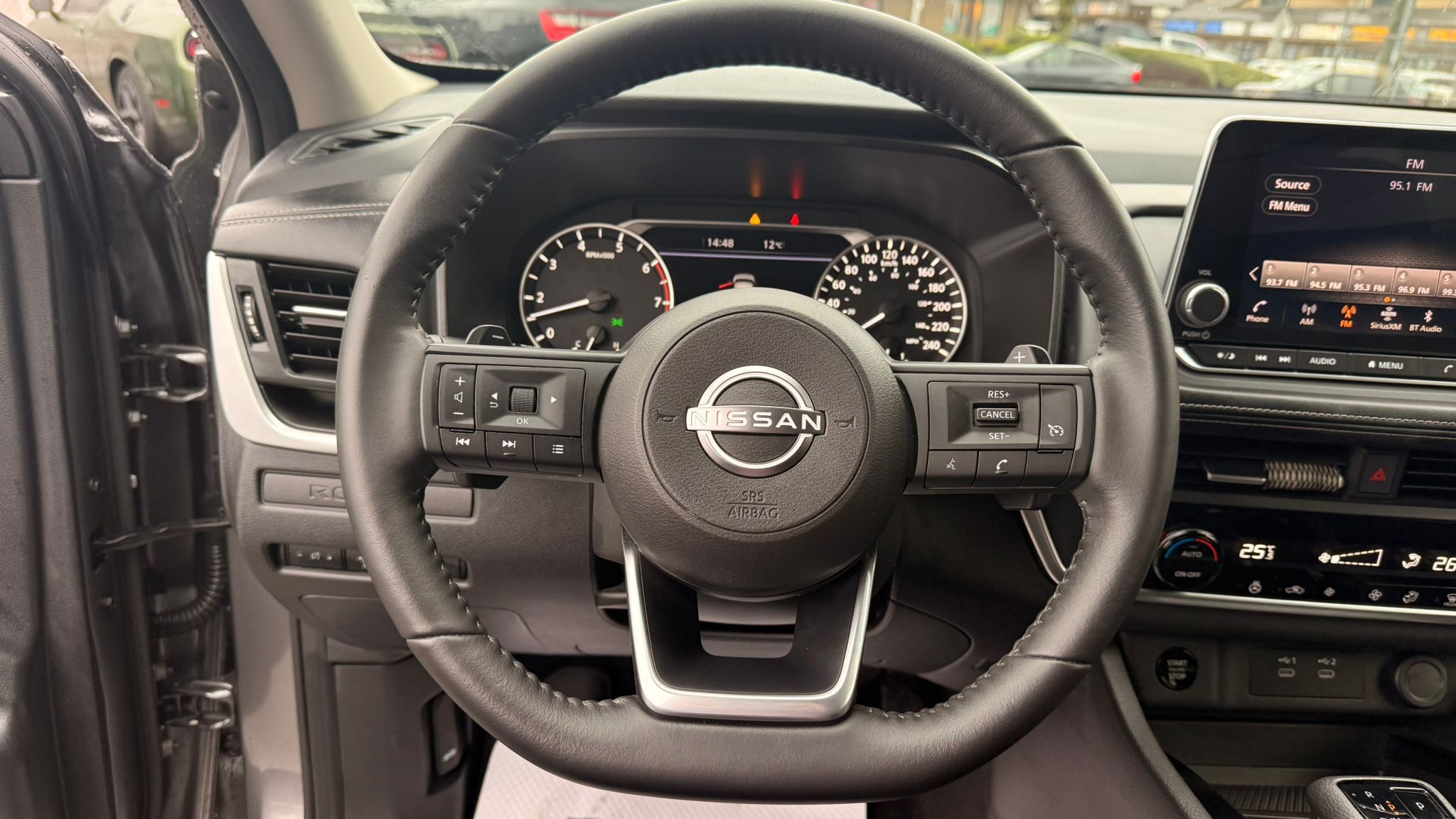 2024 Nissan Rogue — view 10