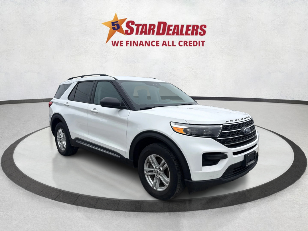 White 2023 Ford Explorer XLT AWD SUV / Crossover All-Wheel Drive Automatic