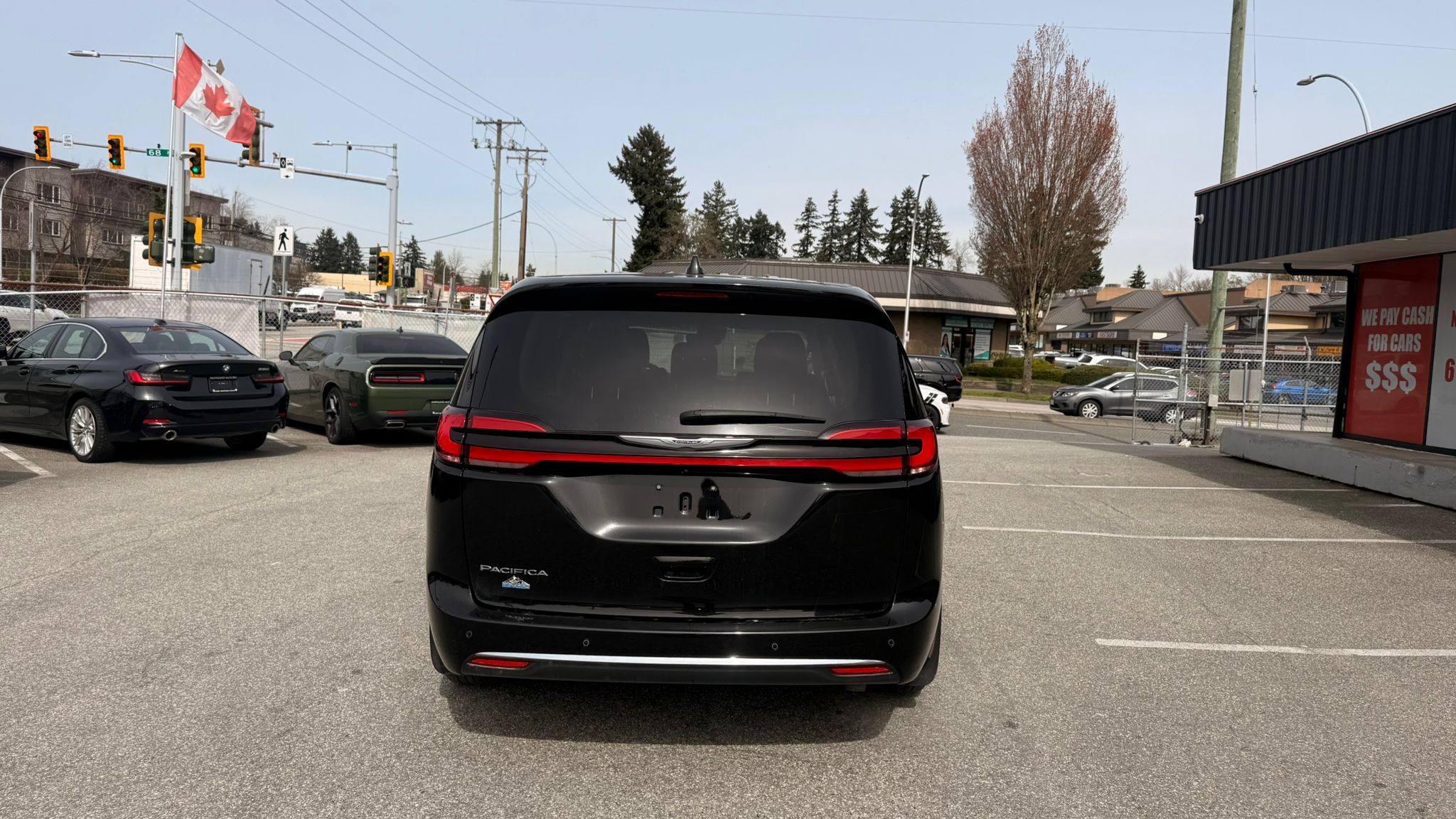 2023 Chrysler Pacifica — view 6