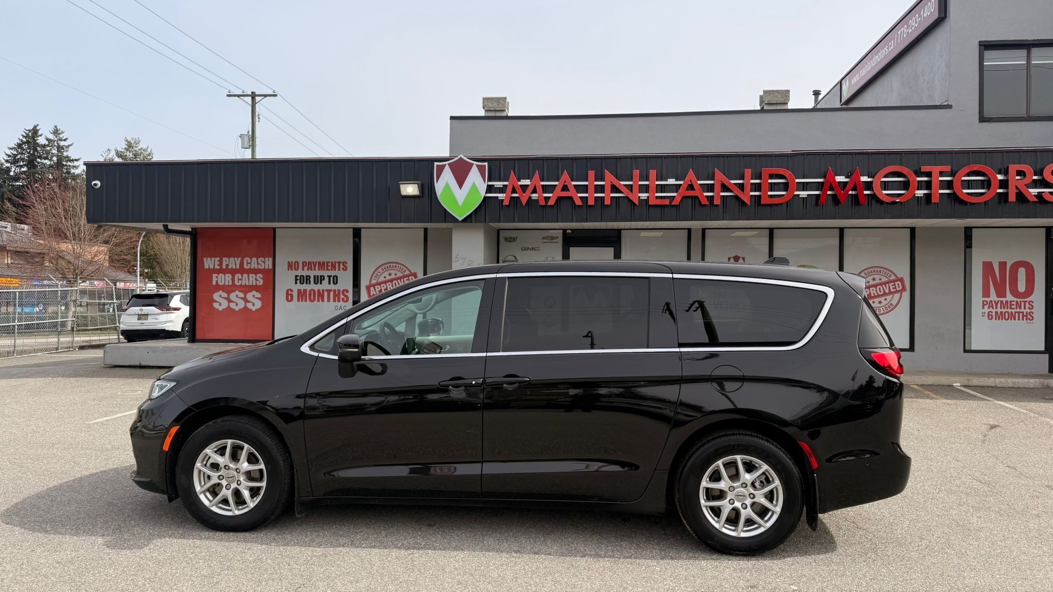 2023 Chrysler Pacifica — view 8