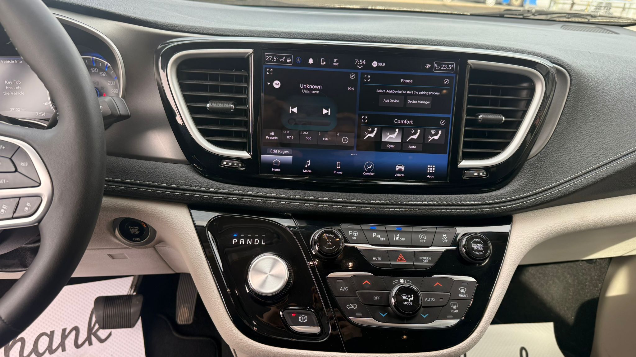 2023 Chrysler Pacifica — view 11