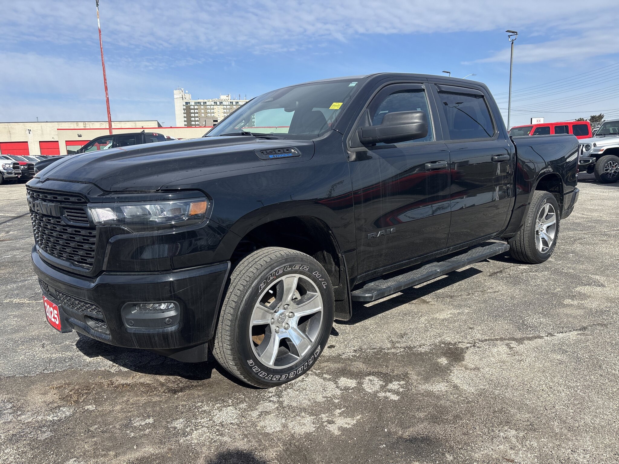 2025 RAM 1500 Tradesman 4x4 Crew Cab 5'7" Box Truck