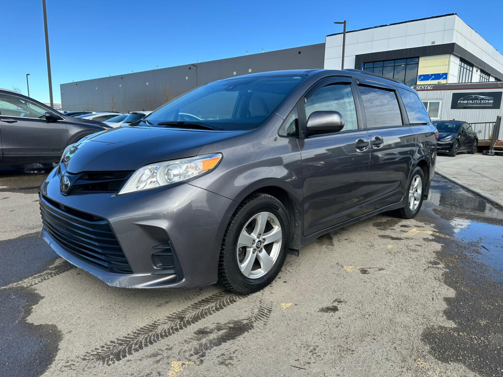 2018 Toyota Sienna :Backup Camera Well Maintained