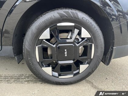 used 2025 Kia Carnival Hybrid car, priced at $52,824