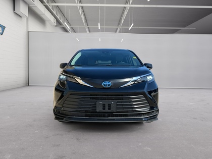 used 2025 Toyota Sienna car, priced at $53,084