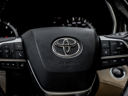 used 2021 Toyota Highlander car, priced at $36,495