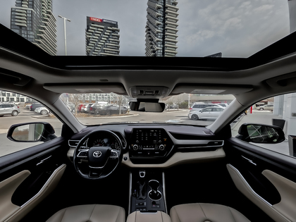 used 2021 Toyota Highlander car, priced at $36,495