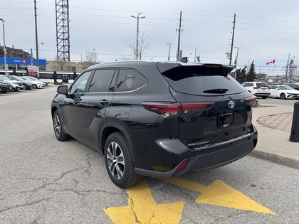 used 2025 Toyota Highlander car, priced at $53,995