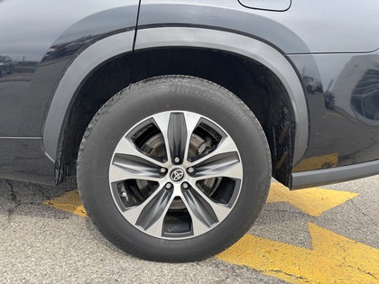 used 2025 Toyota Highlander car, priced at $53,995