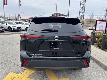 used 2025 Toyota Highlander car, priced at $53,995